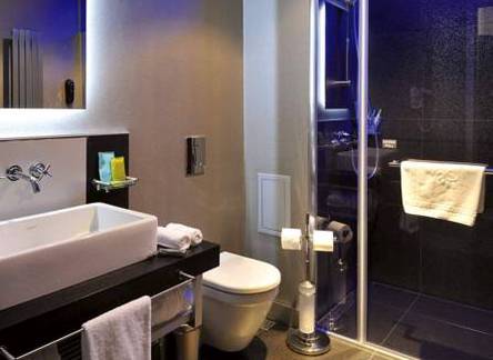 Отель Vernazza Suites