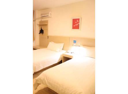 Отель Jinjiang Inn (Qingdao Nanjing Road) 