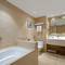 Отель Golden Jade Sunshine Hotel