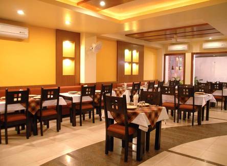 Отель Hotel Ratnawali - A Pure Veg Hotel 