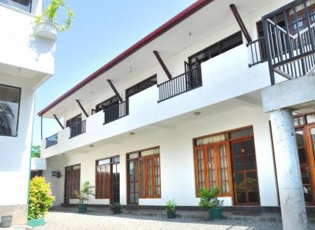 Отель Green Shadows Beach Hotel