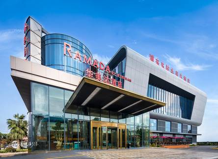 Отель Ramada by Wyndham Shanghai Pudong