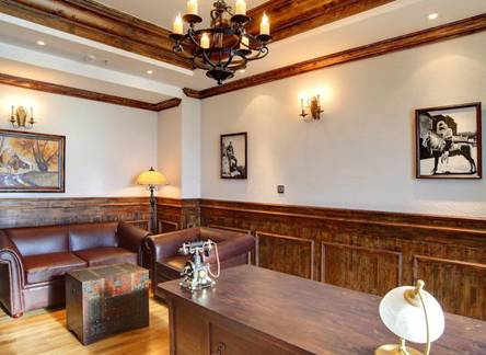 Отель Seventeen Saloon Hotel