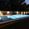 Отель Beach Grove Villas