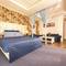 Отель Golden Crown Hotel