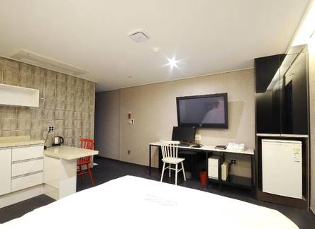 Отель Queens Motel 
