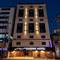 Отель Queens Motel 