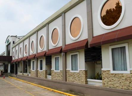 Отель Circle Inn Hotel and Suites Bacolod 