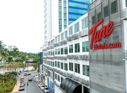 Отель Tune Hotel - Waterfront Kuching 
