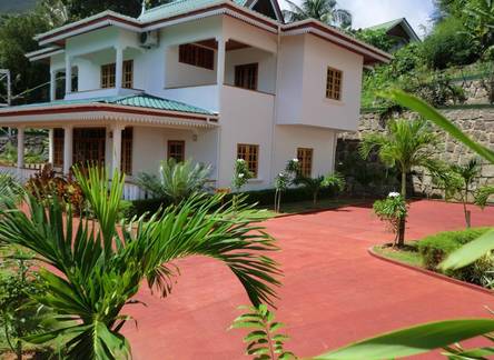 Отель La Fontaine Holiday Apartment 