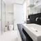 Отель Oakwood Residence Sukhumvit 24