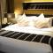 Отель Golden Tulip Mandison Suites