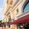 Отель Kingston Suites