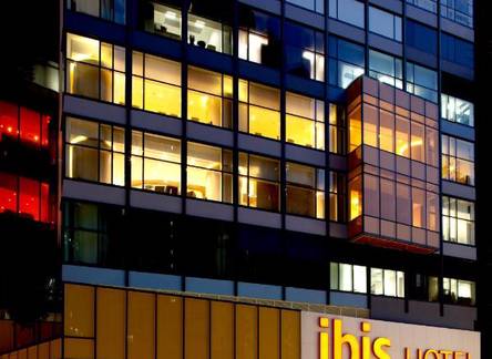 Отель Ibis Hong Kong Central & Sheung Wan Hotel