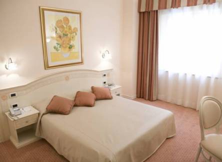 Отель Golden Tulip Hotel Yerevan 