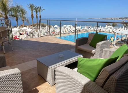 Отель Queens Bay Hotel 