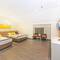 Отель Hotel 81 Dickson