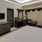 Отель Silver Sands Beach Resort