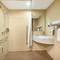 Отель Holiday Inn Express Shanghai Putuo