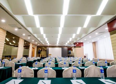 Отель Holiday Inn Express Dalian City Centre