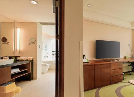 Отель Holiday Inn Qingdao City Center