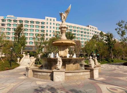 Отель DoubleTree By Hilton Qingdao Chengyang 