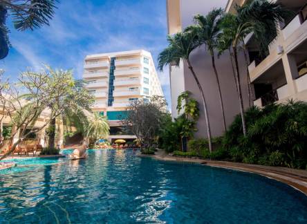 Отель Sea Breeze Jomtien Resort