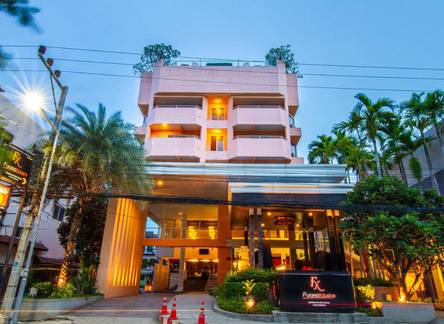 Отель FuramaXclusive Sandara Hua Hin at Cha-am Beach