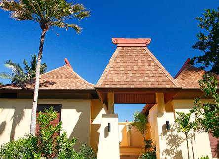 Отель Crown Lanta Resort & Spa 
