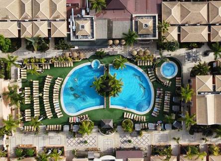 Отель Green Garden Resort Suites
