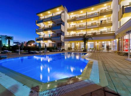 Отель Trianta Hotel Apartments