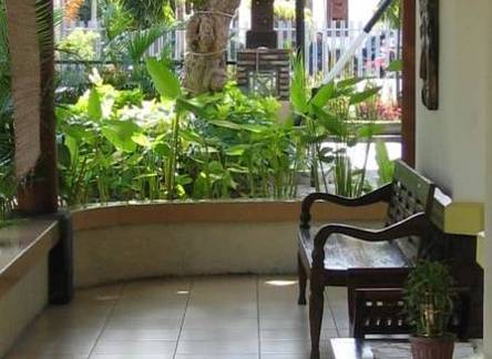 Отель Monginsidi Guest House 