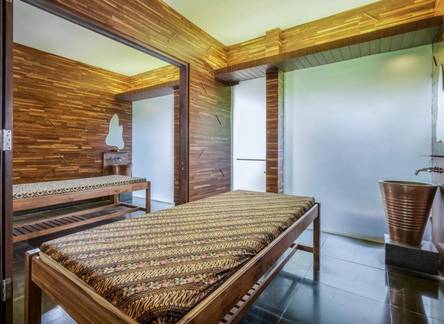 Отель Jogjakarta Plaza Hotel 