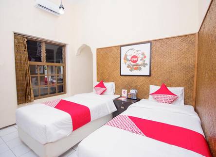 Отель Makuta Guest House 