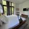 Отель Blue Lagoon Inn & Suites 