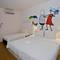 Отель Zoom Inn Boutique Hotel 