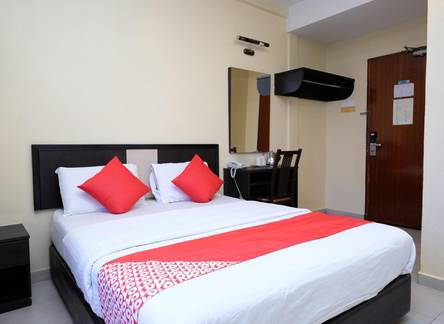 Отель The Fern Lodge Hotel 