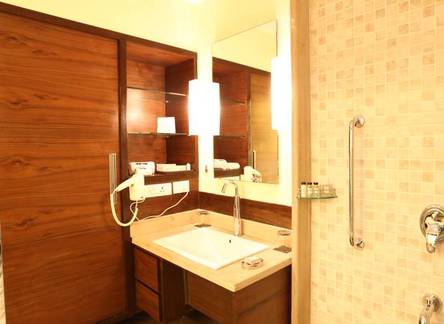 Отель Deltin Suites