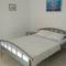 Отель Central Studio Apartments 