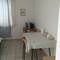 Отель Central Studio Apartments 