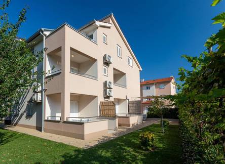 Отель Apartments Crnekovic 
