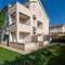 Отель Apartments Crnekovic 