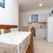 Отель Apartments Crnekovic 