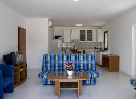 Отель Apartments Pucisca 