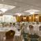 Отель Corniche Hotel Sharjah