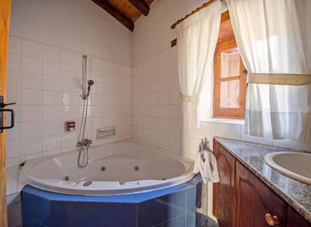 Отель Linos Inn 