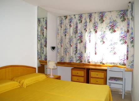 Отель Apartamentos Centremar