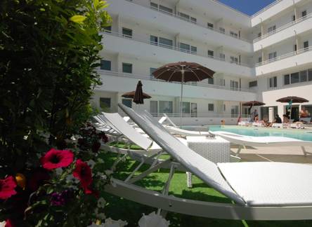 Отель Mokambo Shore Hotel 