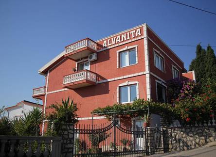 Отель Alvanita Apartments 