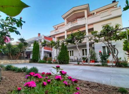 Отель Apartments Perezaj 